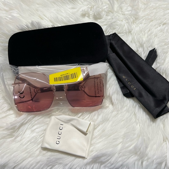 GUCCI Pink Gradient Butterfly Ladies Sunglasses
GG1564SA 004 61 Brand New main image 10